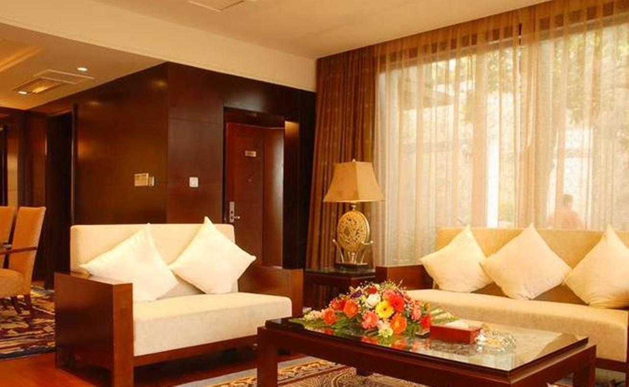 Huangguoshu Hotel Zhenning Экстерьер фото